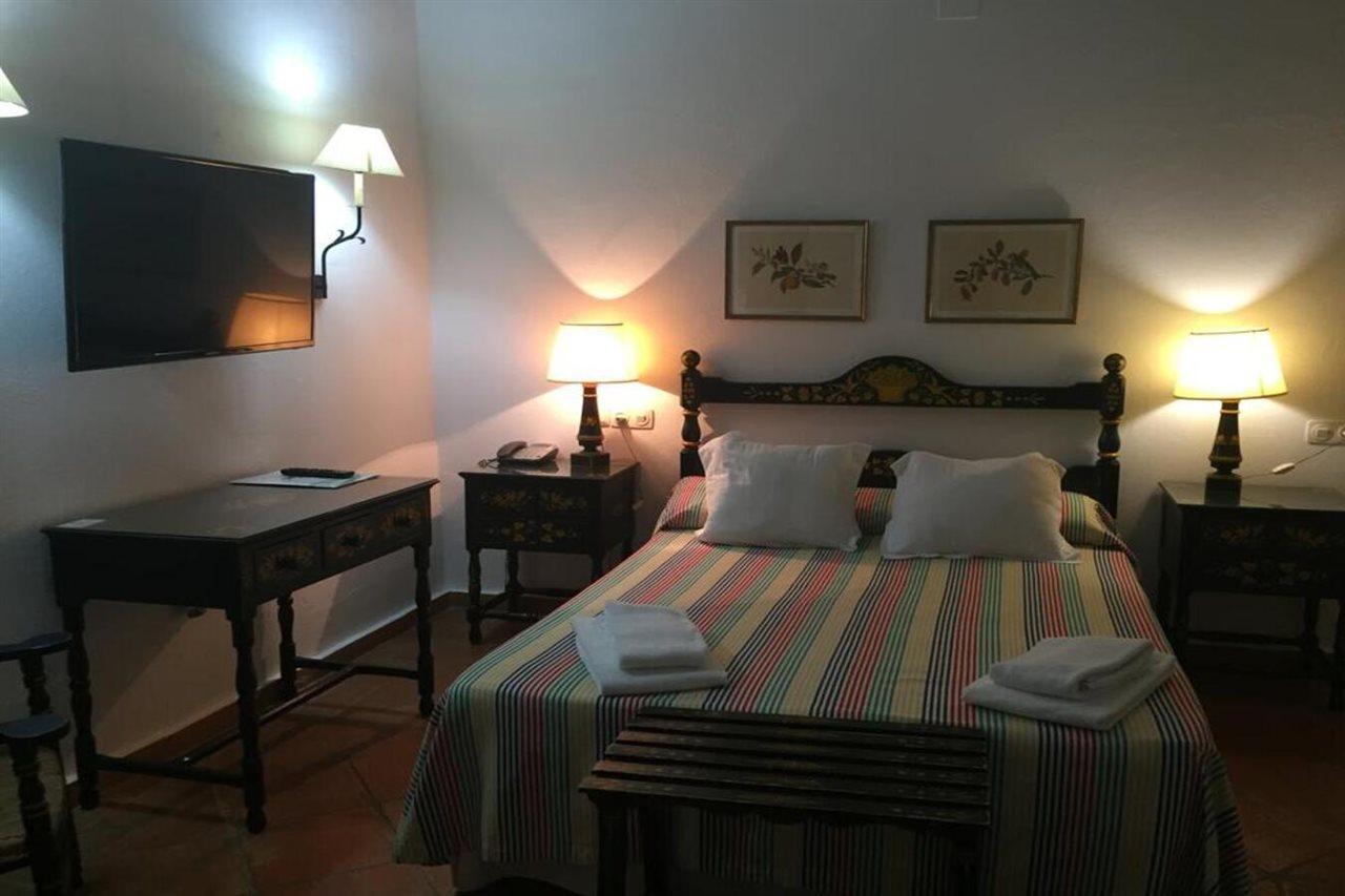 Finca Valbono Apartamentos Rurales Y Hotel Aracena Exterior foto